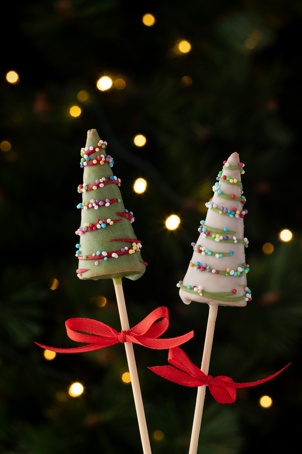 Creative holiday dessert photography: cake pops / © Saša Huzjak / SHtudio.eu
